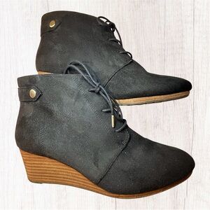 Dr. Scholl's Dakota Faux Suede Black Ankle Booties. Size 9